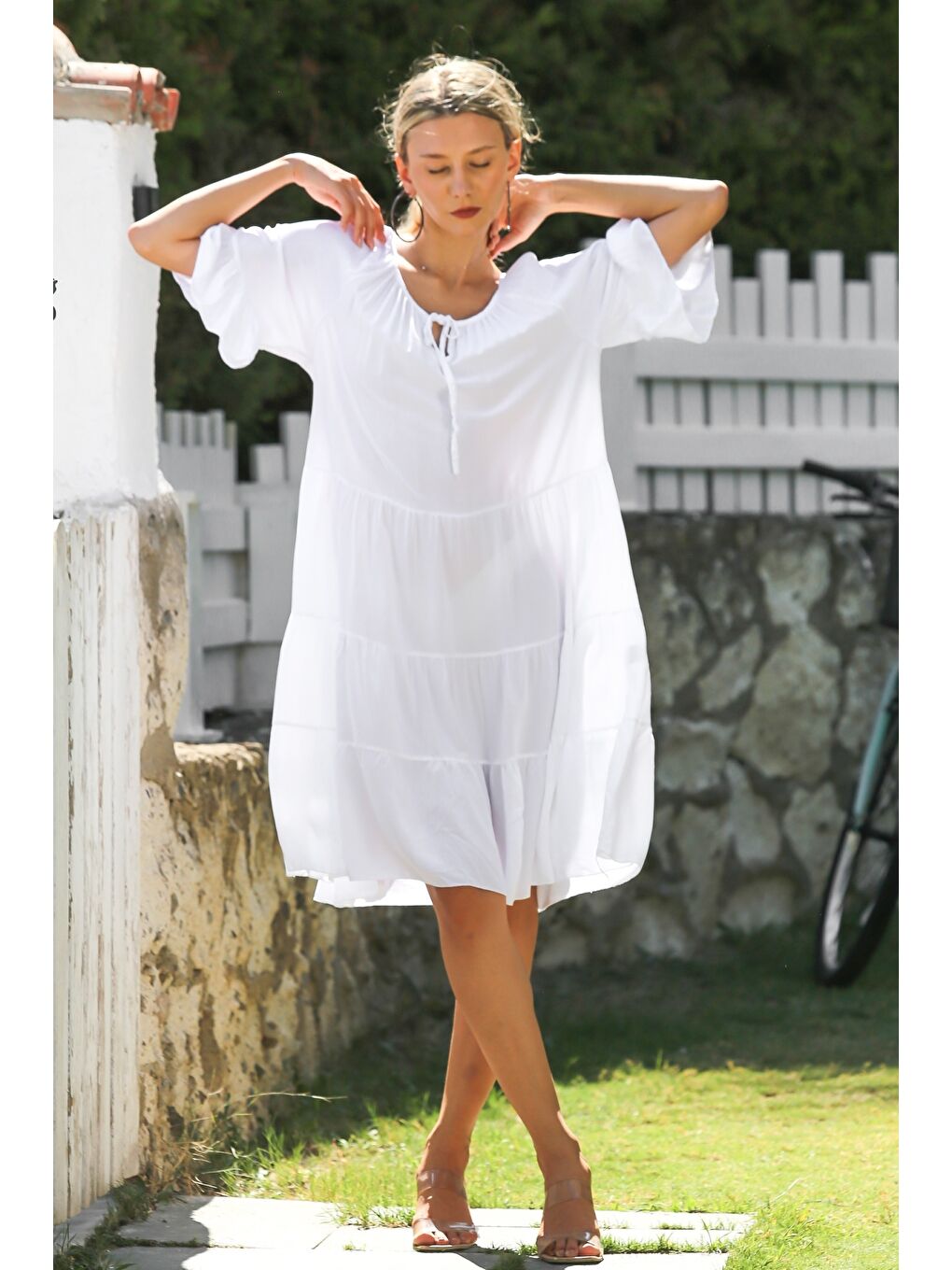 İtalyan Beyaz Havuz Yaka Fırfırlı Kol Eteği Fırfırlı Dokuma Casual Elbise