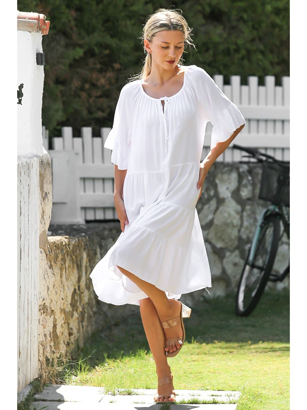 İtalyan Beyaz Havuz Yaka Fırfırlı Kol Eteği Fırfırlı Dokuma Casual Elbise-1