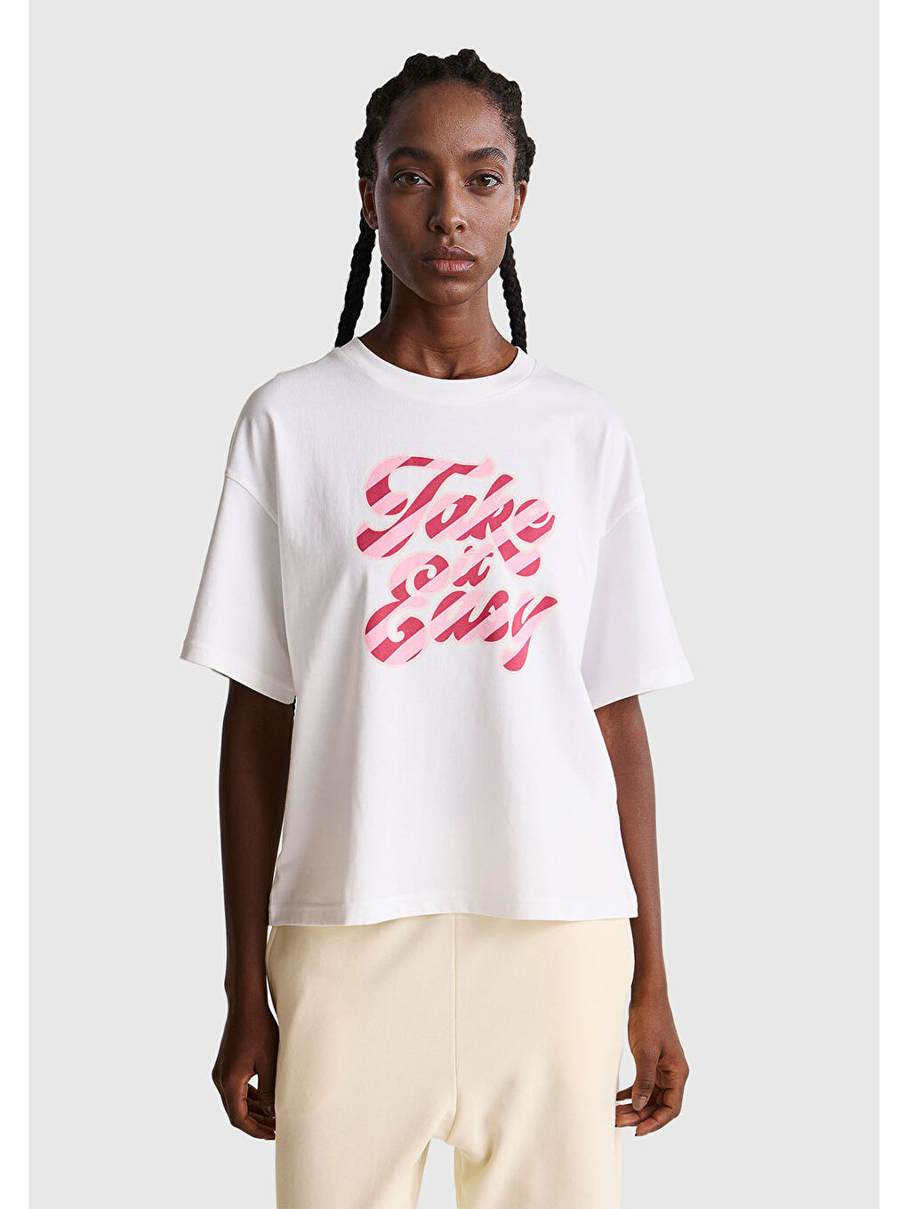 Kadın Beyaz-Pembe Yazılı %100 Pamuk Önü Yazı Baskılı Bisiklet Yaka T-Shirt