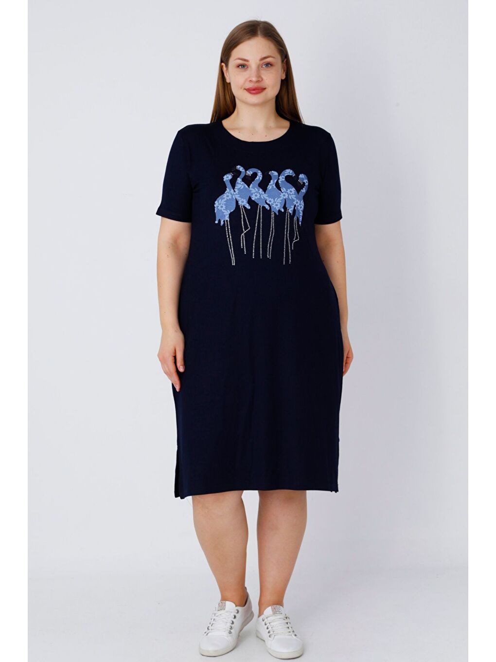 Lacivert Cepli Nakış Ve Taş Detaylı Viskon Kadın Büyük Beden Kısa Kollu Elbise-1