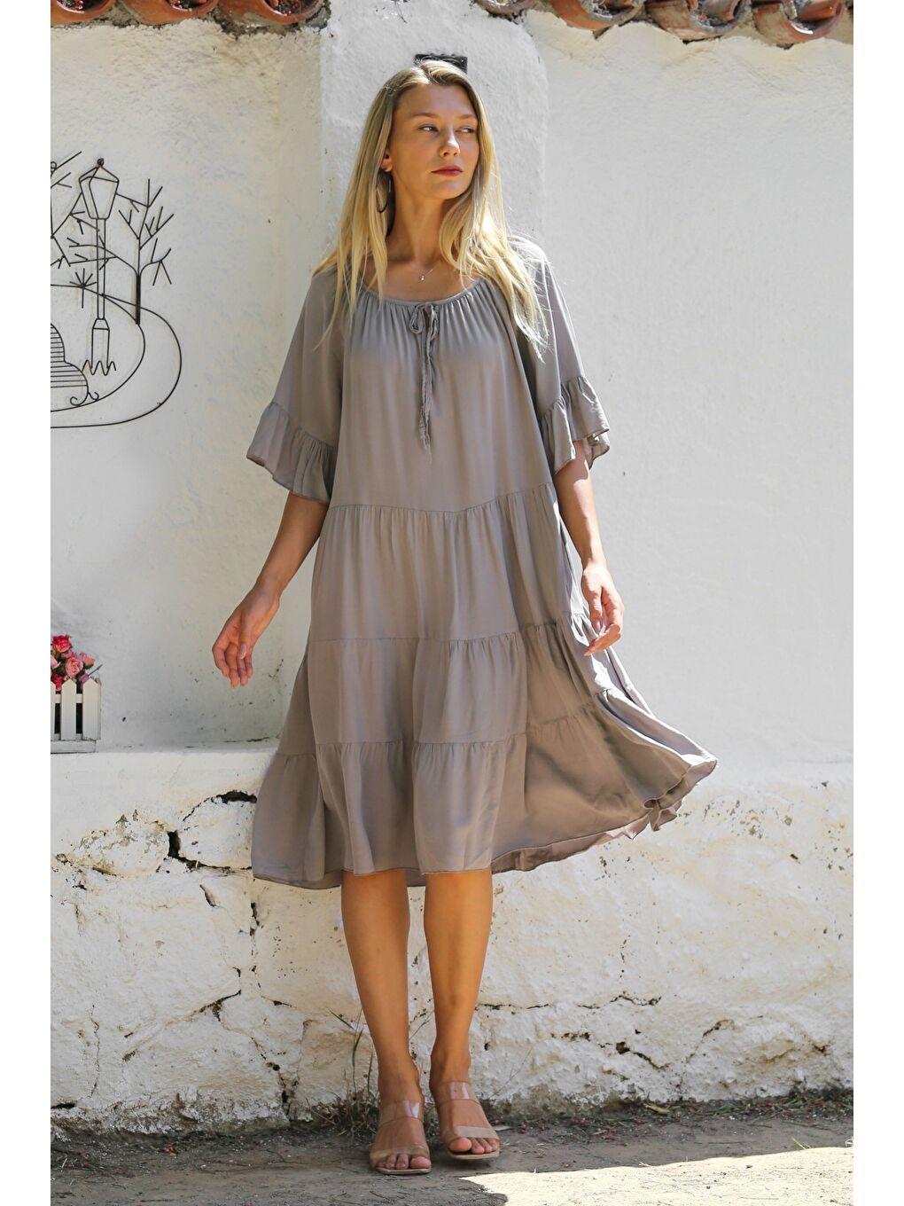 İtalyan Koyu Bej Havuz Yaka Fırfırlı Kol Eteği Fırfırlı Dokuma Casual Elbise