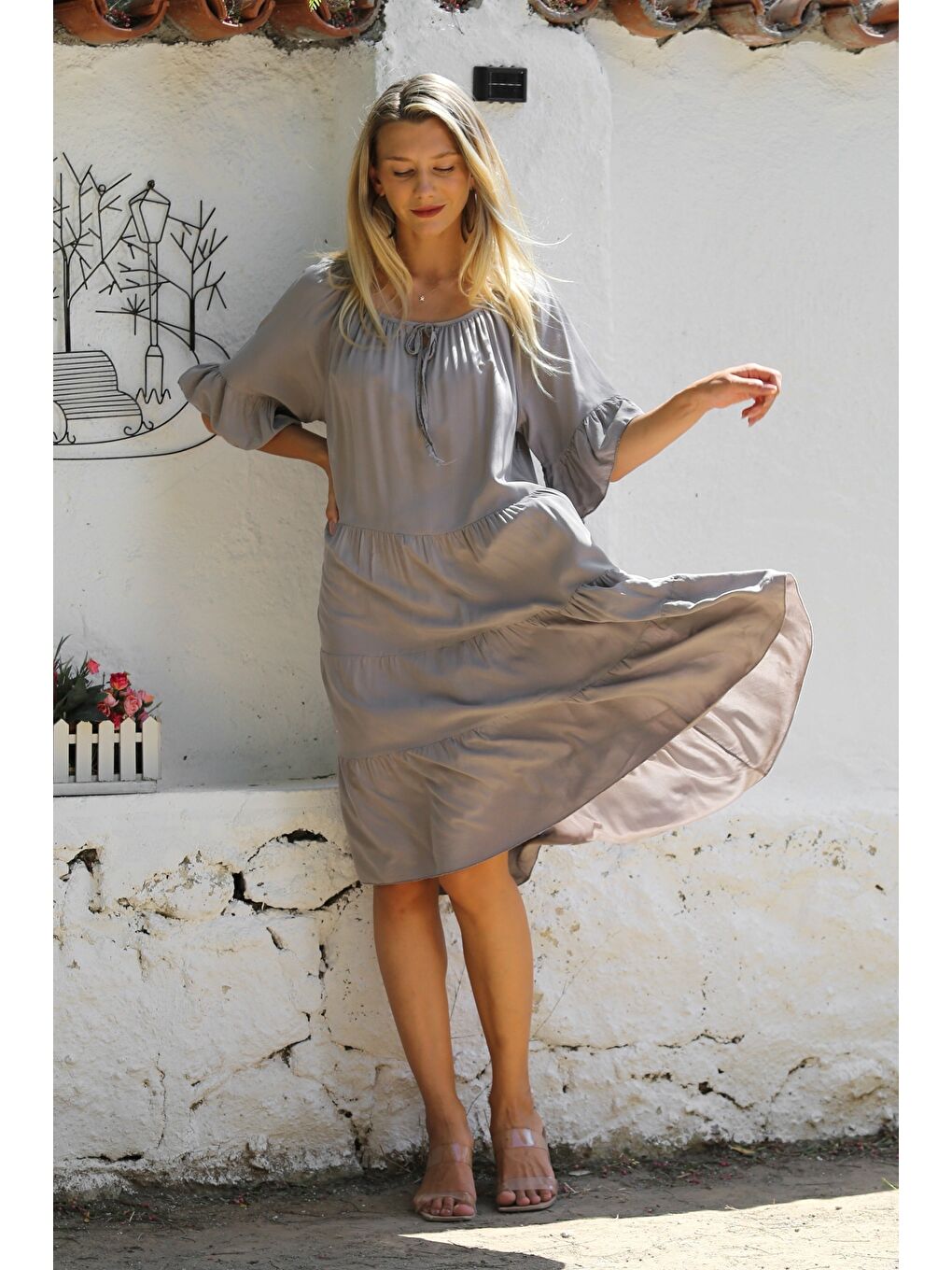 İtalyan Koyu Bej Havuz Yaka Fırfırlı Kol Eteği Fırfırlı Dokuma Casual Elbise-1