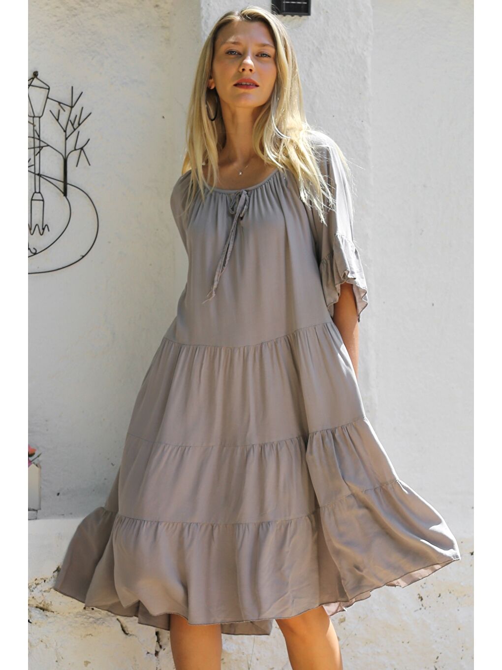 İtalyan Koyu Bej Havuz Yaka Fırfırlı Kol Eteği Fırfırlı Dokuma Casual Elbise-2