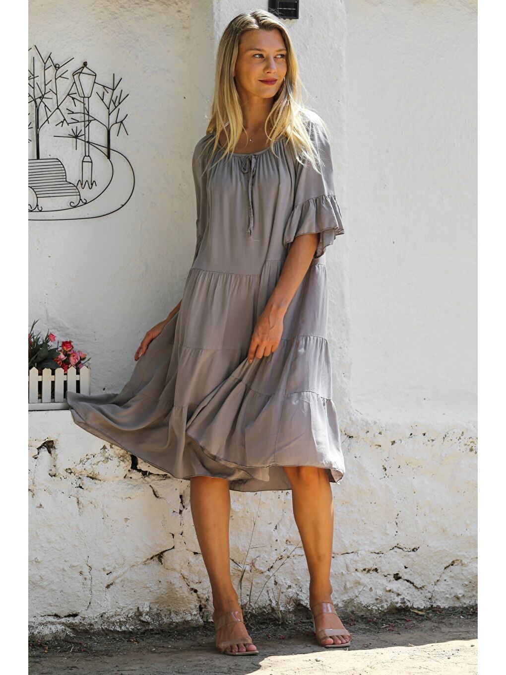 İtalyan Koyu Bej Havuz Yaka Fırfırlı Kol Eteği Fırfırlı Dokuma Casual Elbise-4