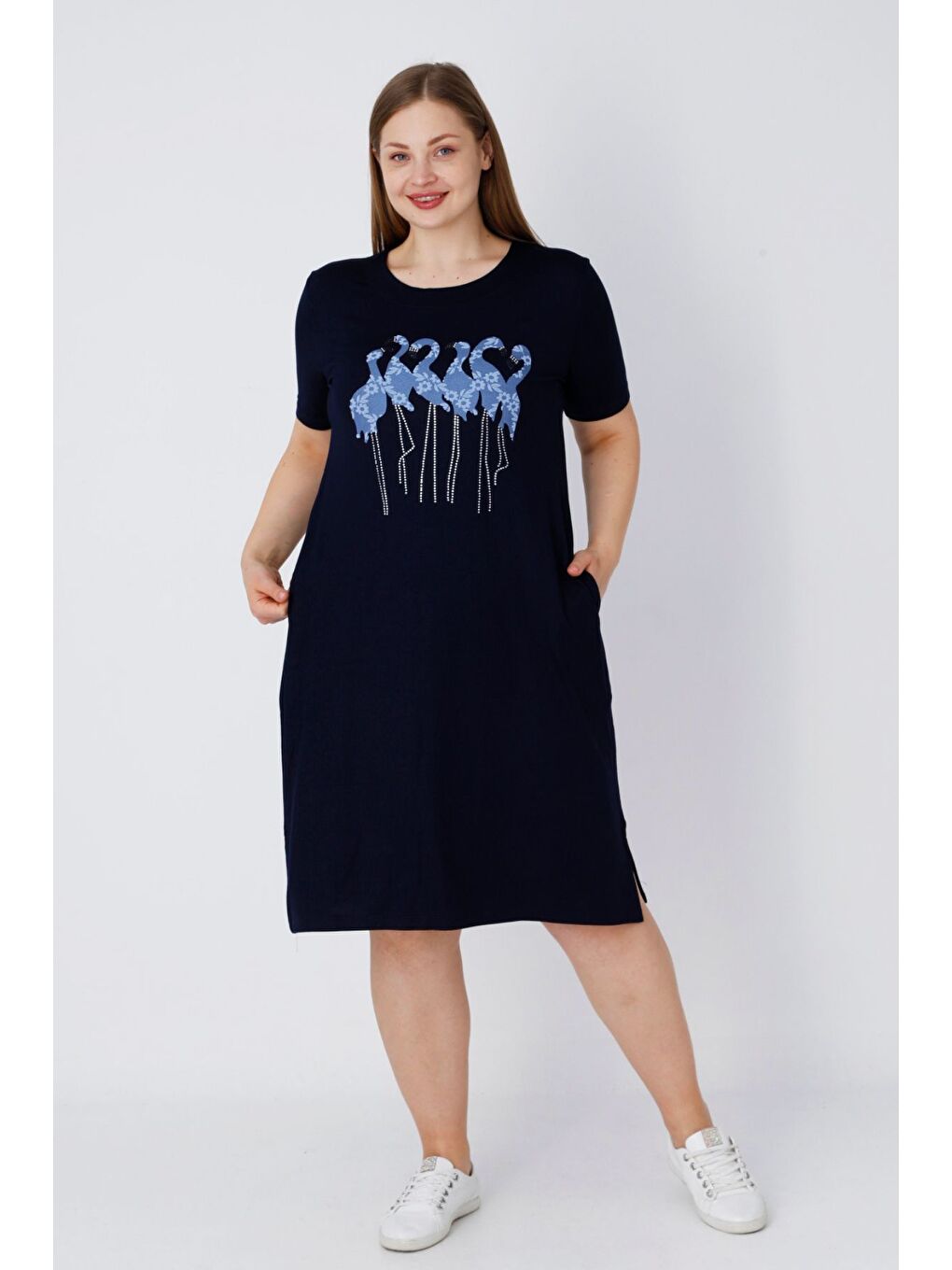 Lacivert Cepli Nakış Ve Taş Detaylı Viskon Kadın Büyük Beden Kısa Kollu Elbise-3