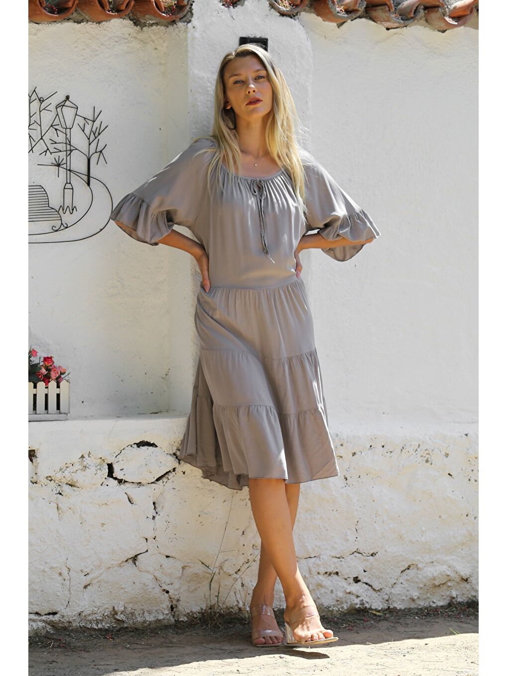 İtalyan Koyu Bej Havuz Yaka Fırfırlı Kol Eteği Fırfırlı Dokuma Casual Elbise-5