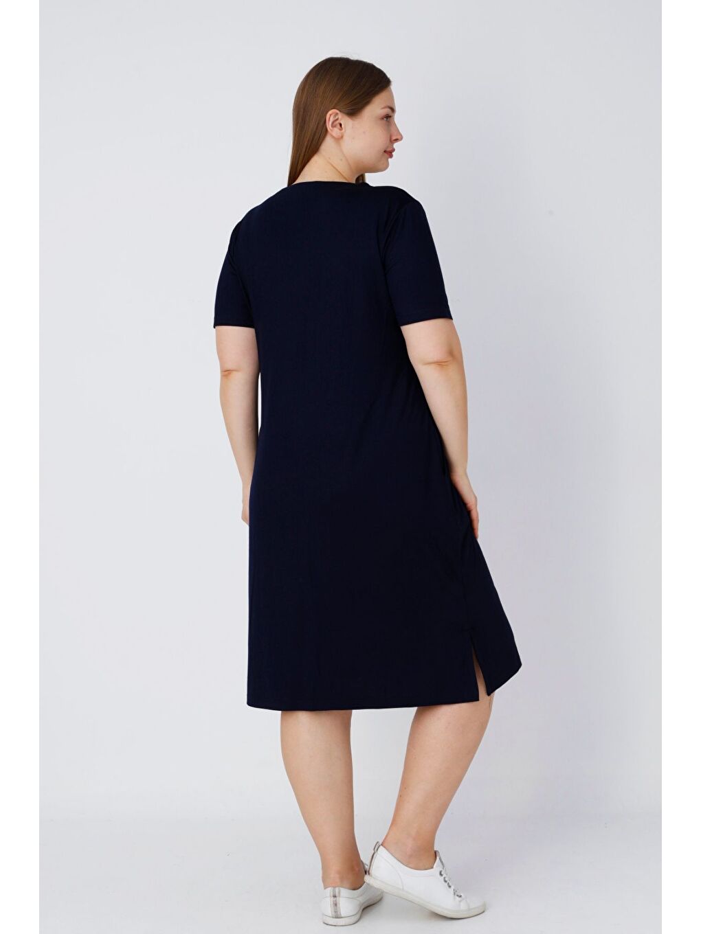 Lacivert Cepli Nakış Ve Taş Detaylı Viskon Kadın Büyük Beden Kısa Kollu Elbise-4