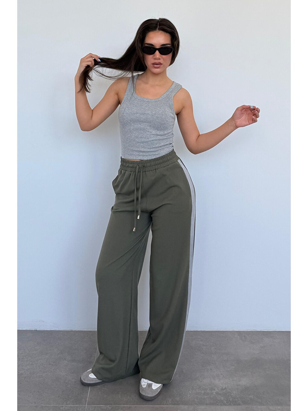 Haki Şerit Detaylı Bol Paça Kadın Pantolon Mg2441-1