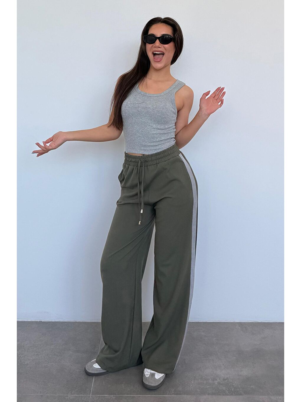 Haki Şerit Detaylı Bol Paça Kadın Pantolon Mg2441-3