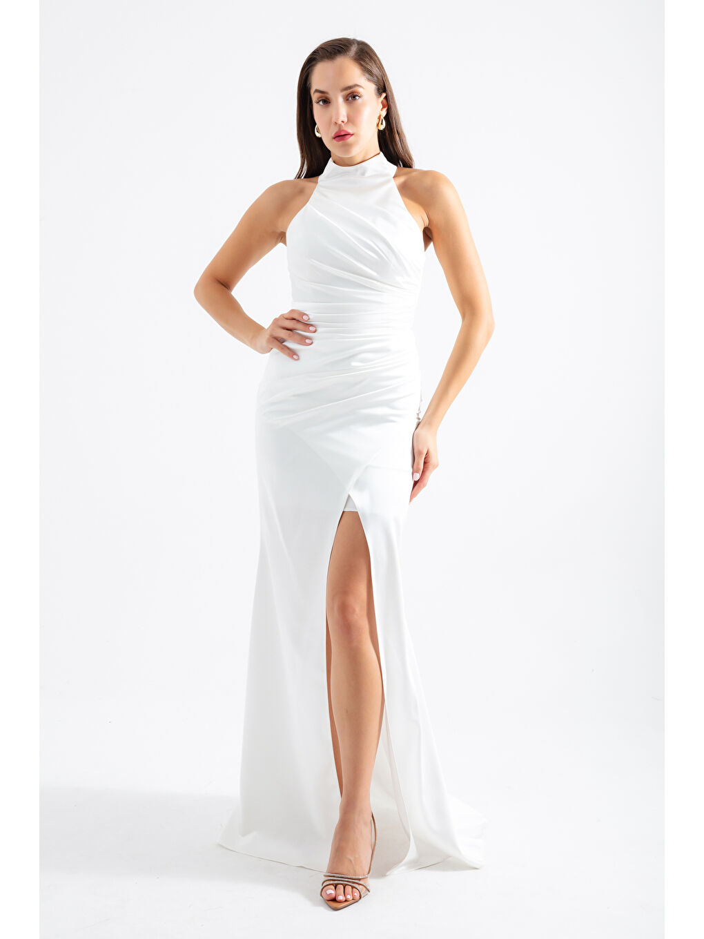 Kadın Beyaz Halter Yaka Yırtmaçlı Uzun Saten Abiye Elbise-1