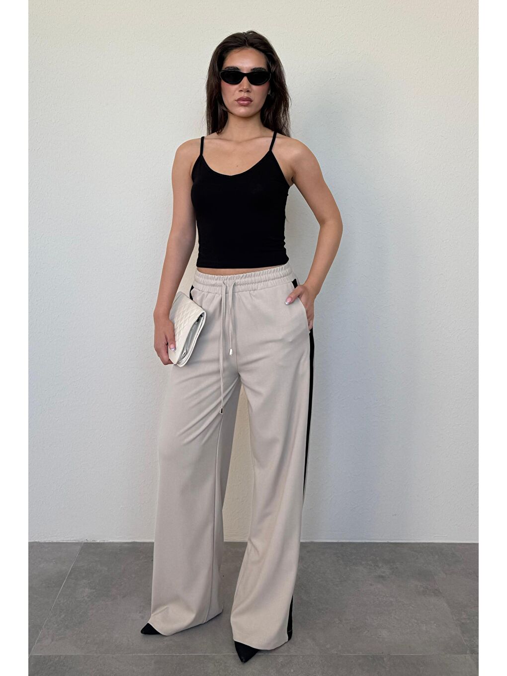 Bej Şerit Detaylı Bol Paça Kadın Pantolon Mg2441-2