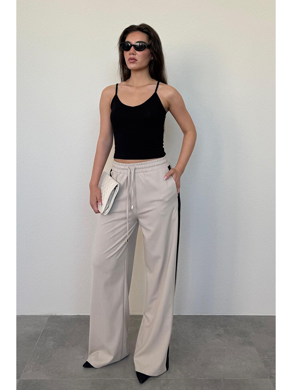 Bej Şerit Detaylı Bol Paça Kadın Pantolon Mg2441-3