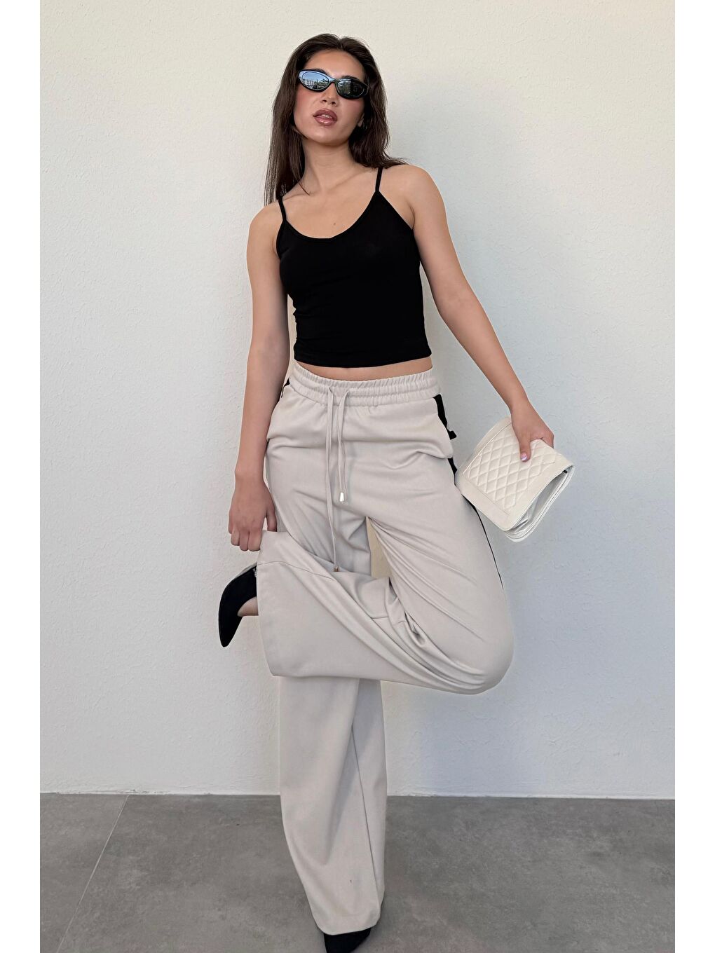 Bej Şerit Detaylı Bol Paça Kadın Pantolon Mg2441-4