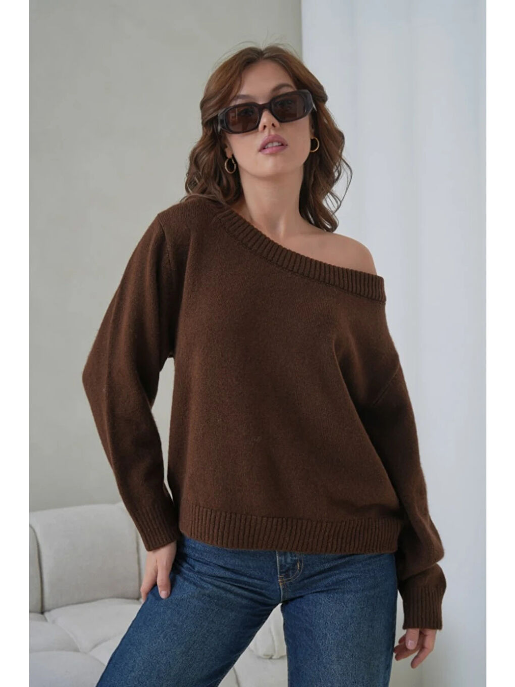 Kahverengi Asimetrik Yaka Oversize Triko Kazak-2