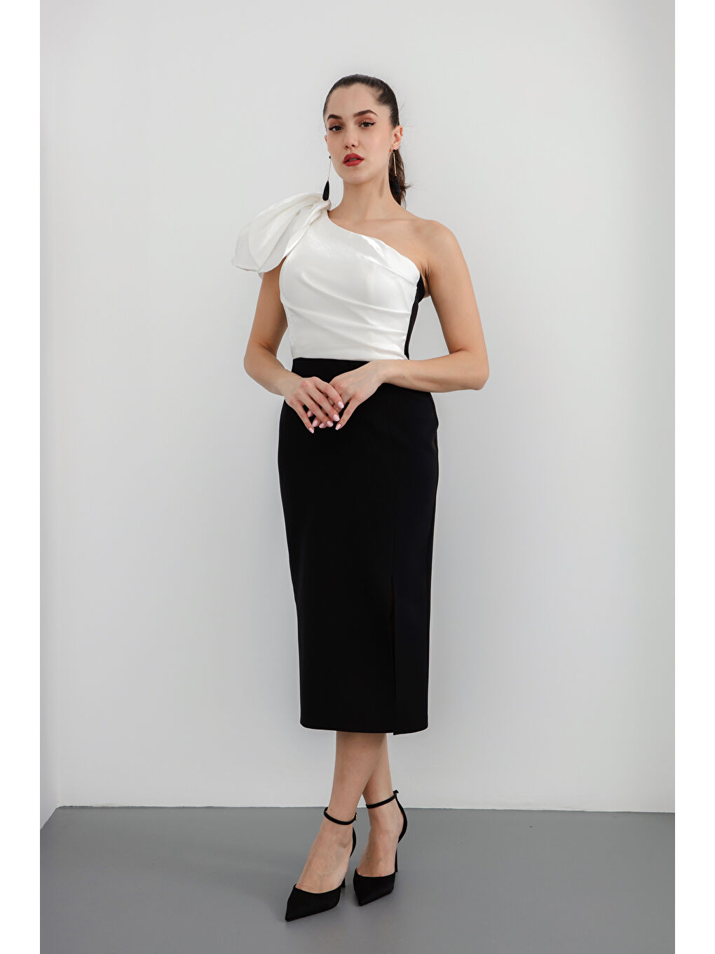 Kadın Siyah-Beyaz Organze Detay Midi Söz Nişan Nikah Abiye Elbise-1