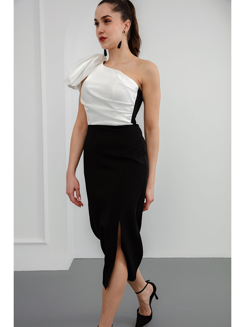 Kadın Siyah-Beyaz Organze Detay Midi Söz Nişan Nikah Abiye Elbise-2