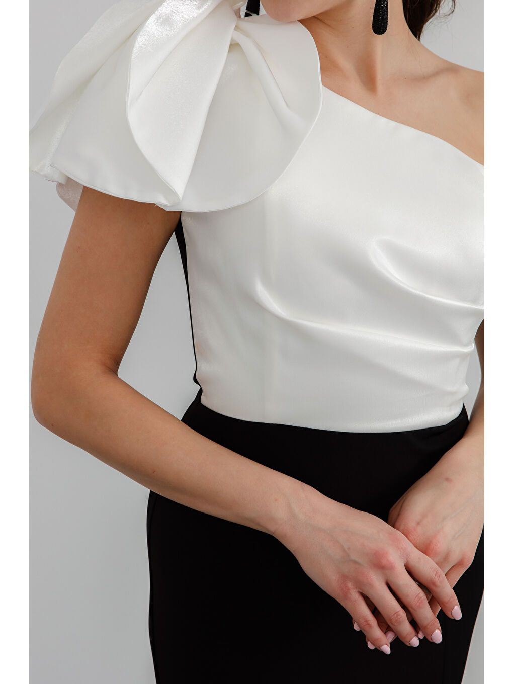 Kadın Siyah-Beyaz Organze Detay Midi Söz Nişan Nikah Abiye Elbise-3