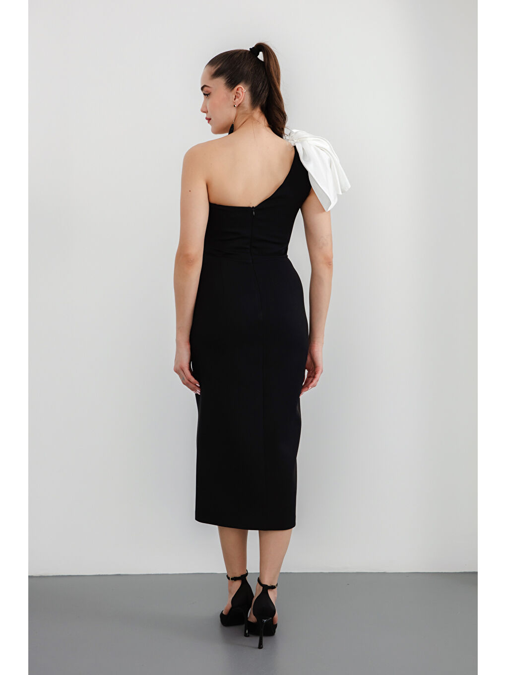 Kadın Siyah-Beyaz Organze Detay Midi Söz Nişan Nikah Abiye Elbise-4