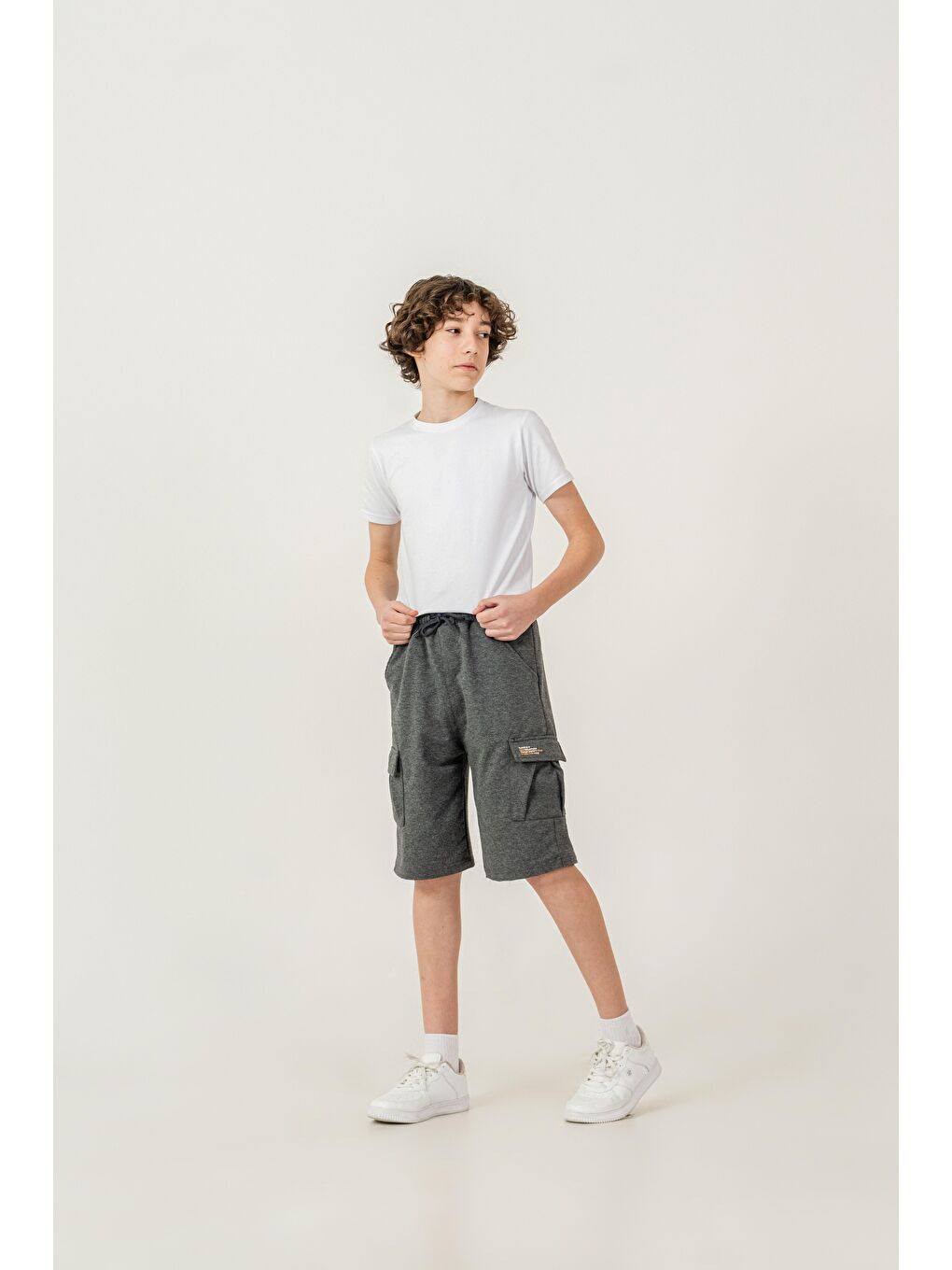 Antrasit Çift Kargo Cepli Sol Cep Kapağı Baskılı Erkek Çocuk Şort-2