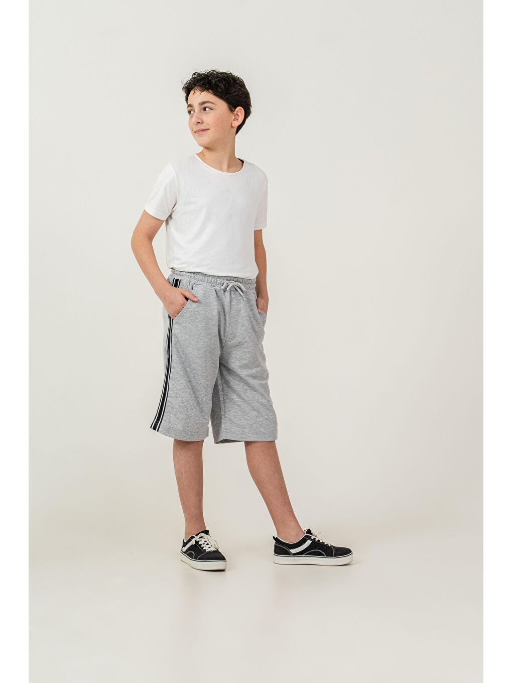 Gri Yanlar Şeritli Erkek Çocuk Şort-1