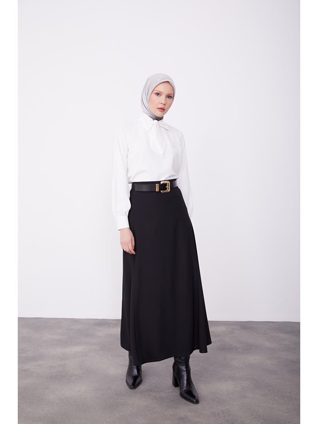 Arkası Lastikli Ve Fermuarlı Kup Detaylı Etek 23K1528 Siyah-1
