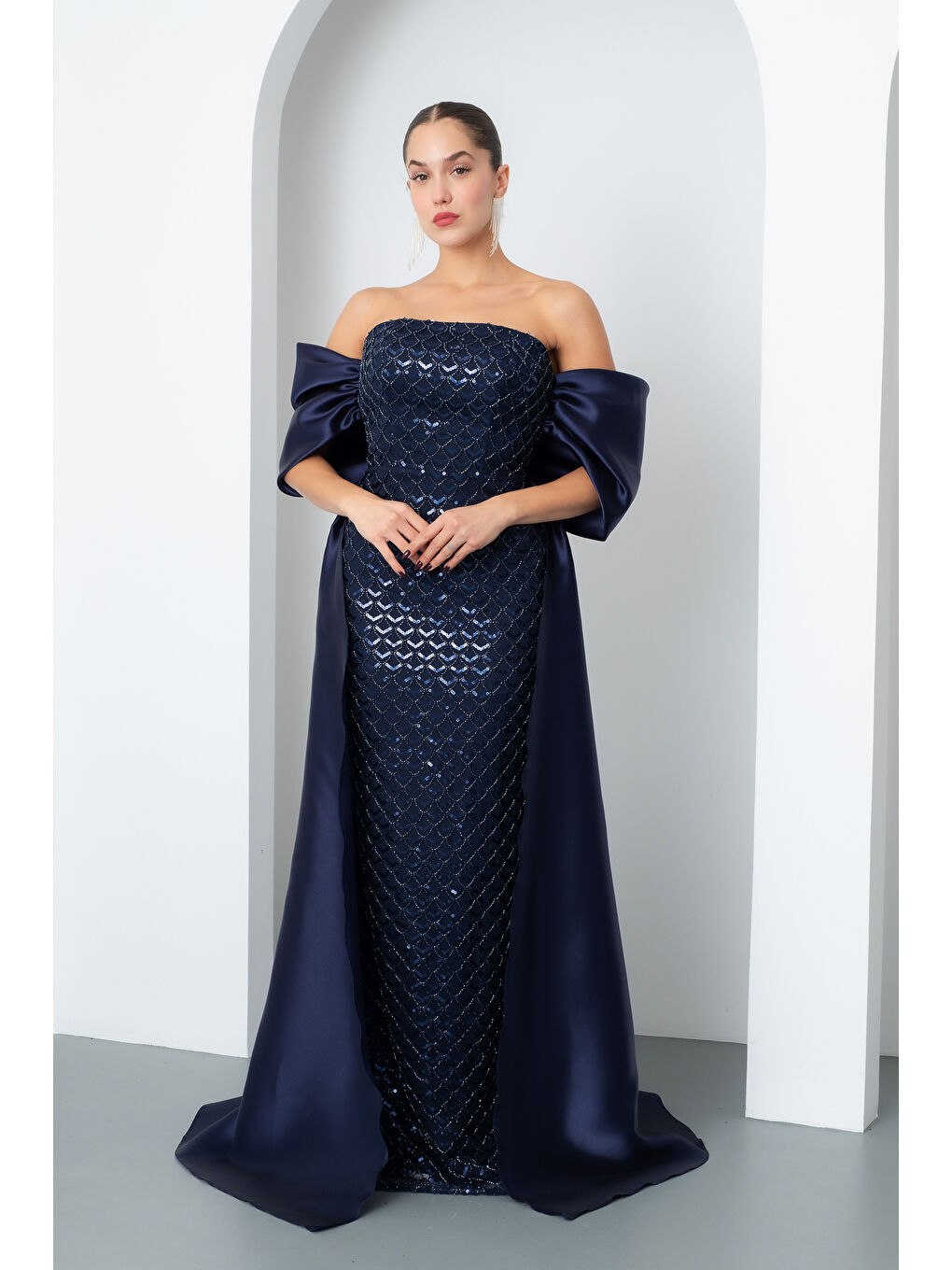 Kadın Lacivert Straplez Boncuklu Saten Kuyruklu Uzun Abiye-1