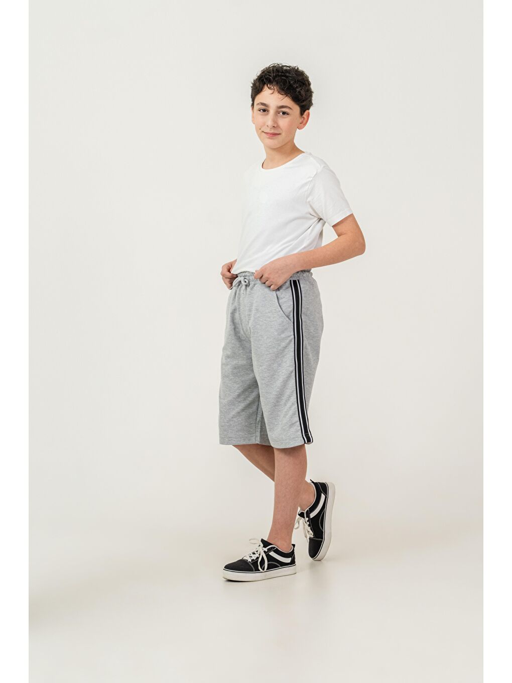 Gri Yanlar Şeritli Erkek Çocuk Şort-2