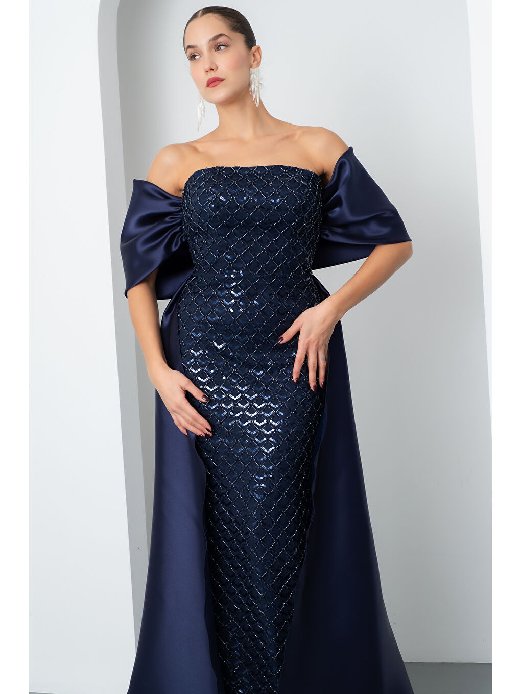 Kadın Lacivert Straplez Boncuklu Saten Kuyruklu Uzun Abiye-2