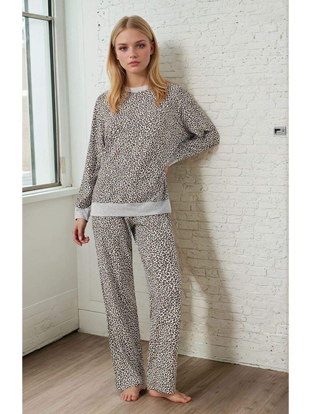 Kahverengi Uzun Kollu Leopar Desenli Pijama Takımı