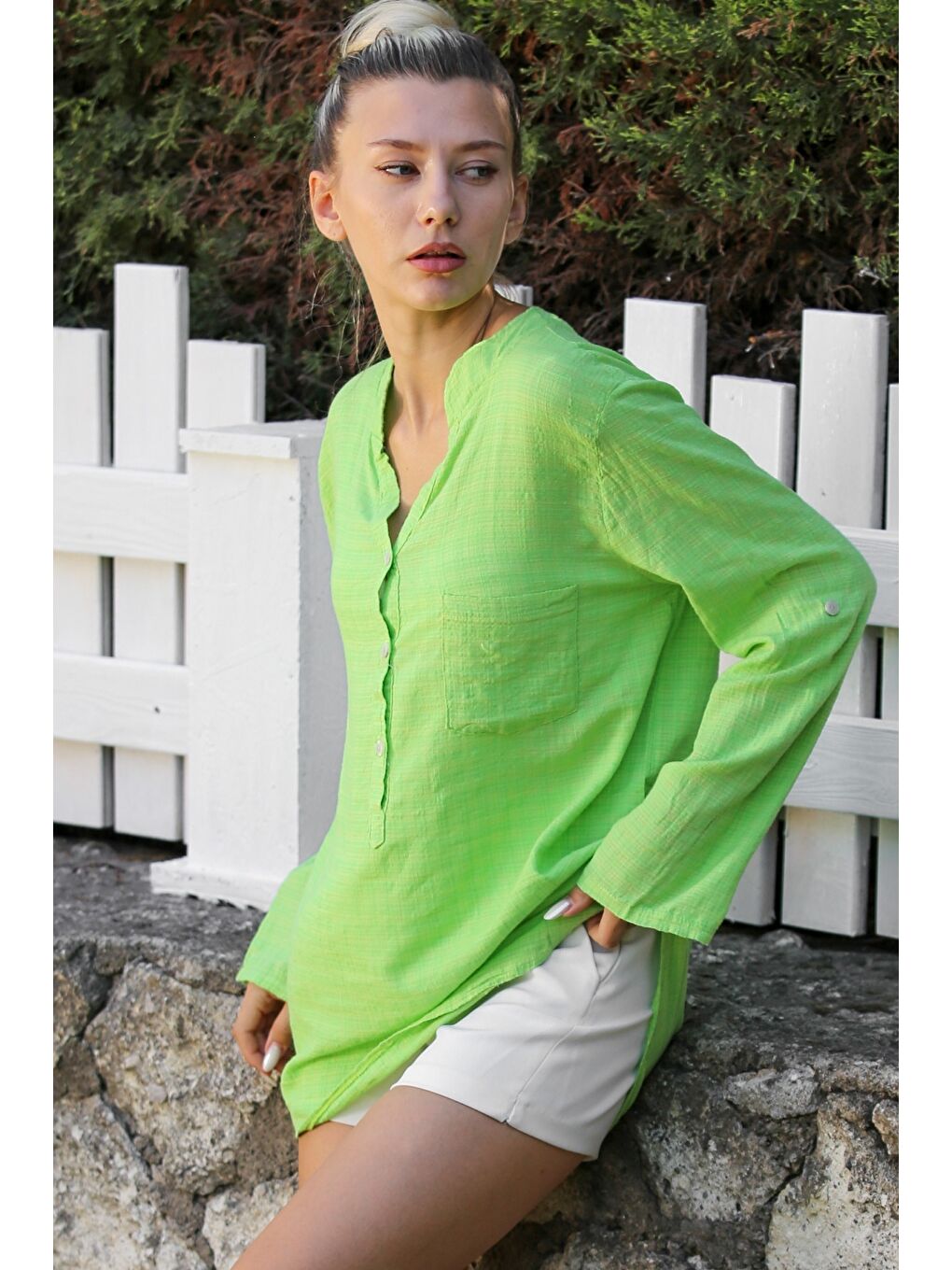 Fıstık Yeşili Hakim Yaka Düğmeli Uzun Kollu Düğmeli Cepli Yıkamalı Dokuma Casual Pamuklu Bluz-2