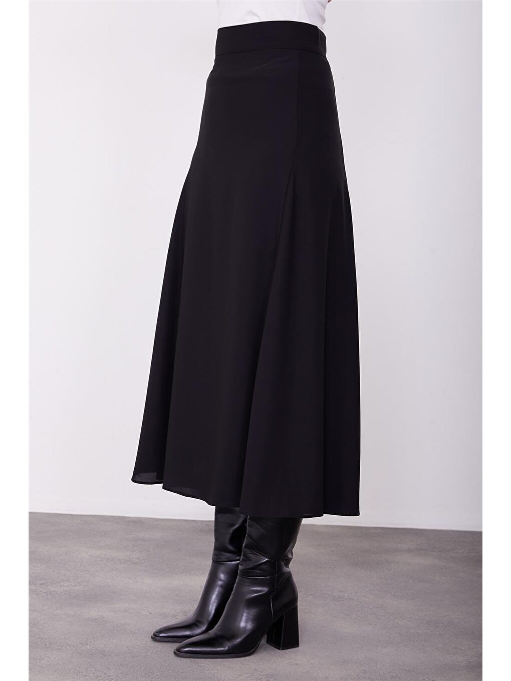 Arkası Lastikli Ve Fermuarlı Kup Detaylı Etek 23K1528 Siyah-4