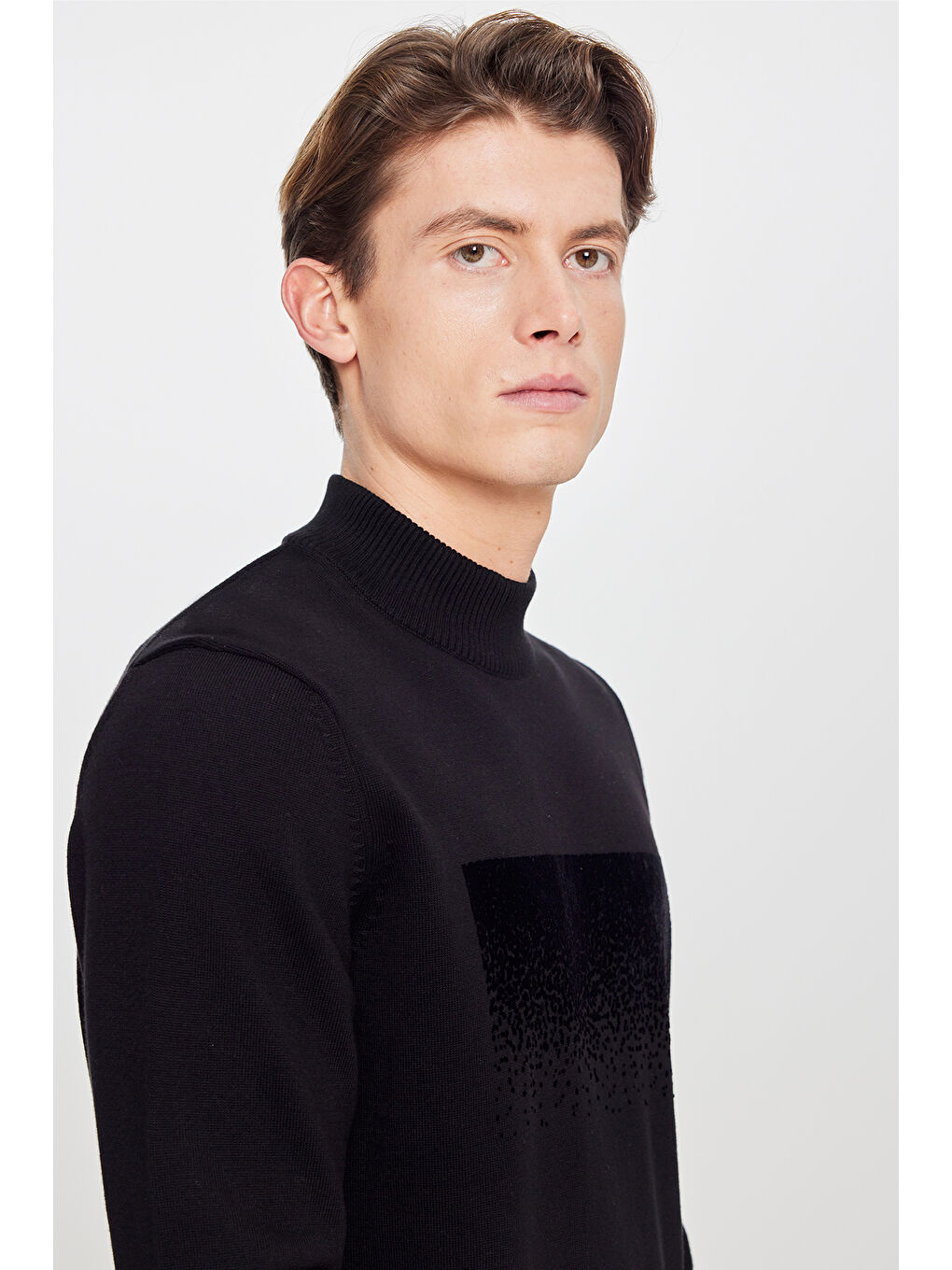 Erkek Siyah %100 Pamuk Standart Fit Normal Kesim Yarım Balıkçı Yaka Baskılı Triko Kazak-3