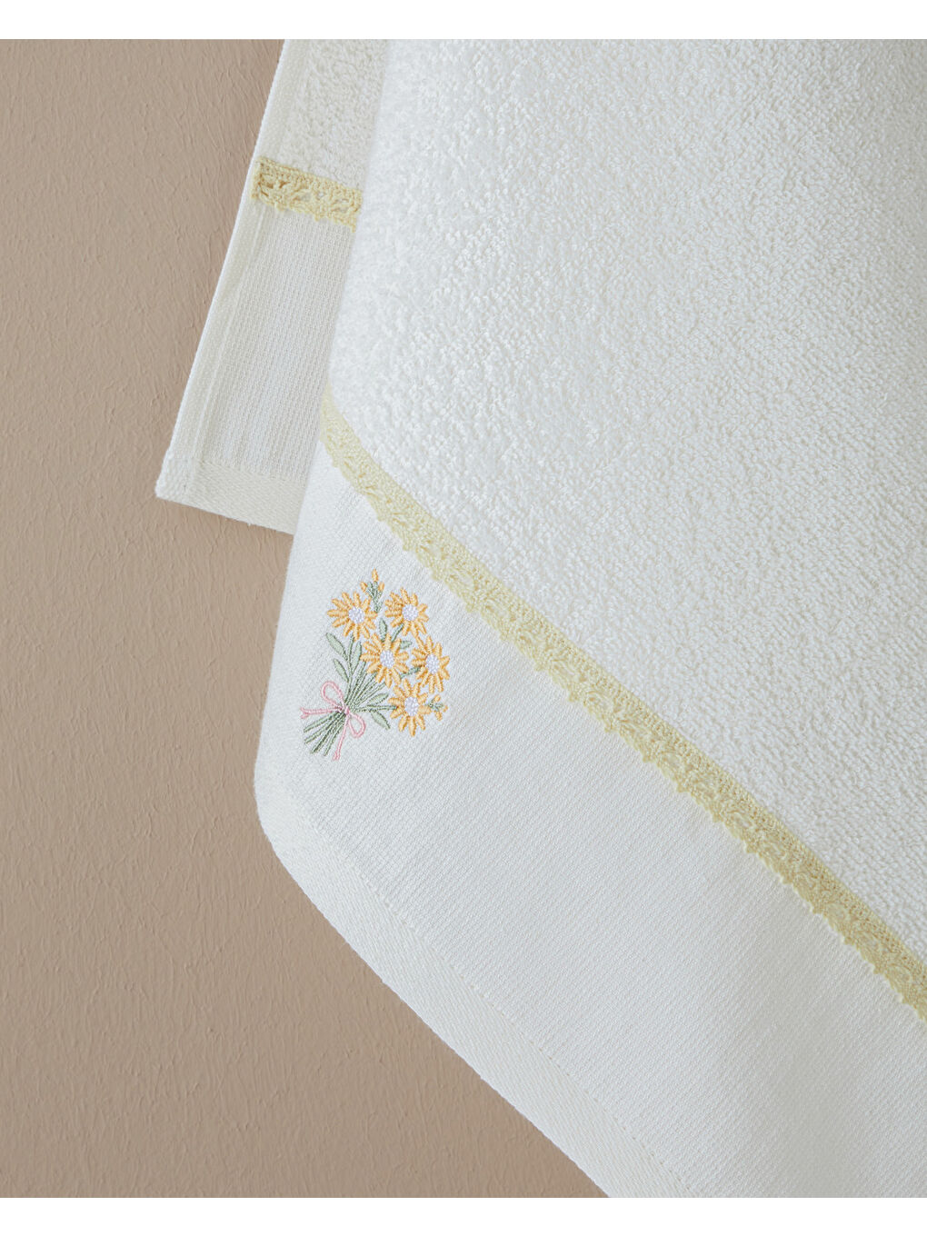 Daisy Bouquet Pamuk Nakışlı Yüz Havlusu 50x80 cm Ekru-1