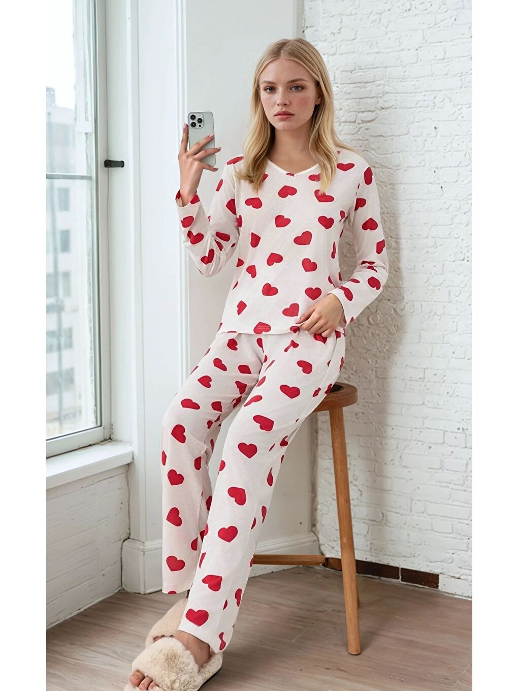 Beyaz Uzun Kollu Kalp Desenli Pijama Seti