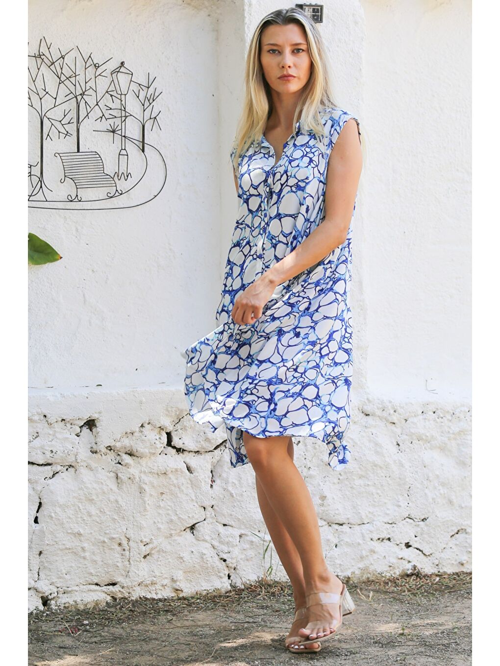 Beyaz-Mavi Gömlek Yaka Kolsuz Düğmeli Allover Baskılı Dokuma Casual Elbise-2