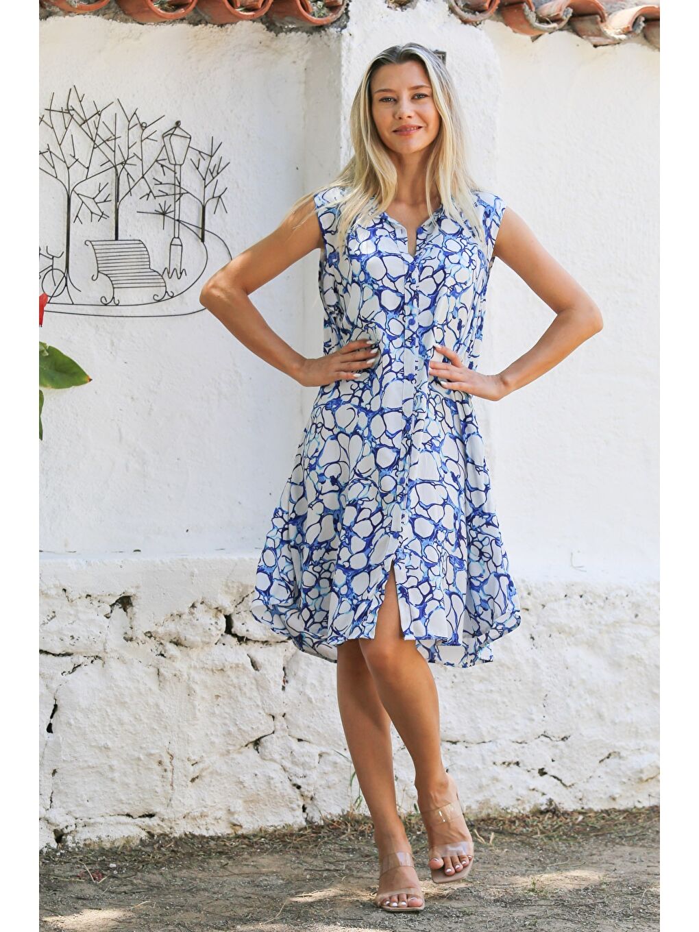 Beyaz-Mavi Gömlek Yaka Kolsuz Düğmeli Allover Baskılı Dokuma Casual Elbise-3