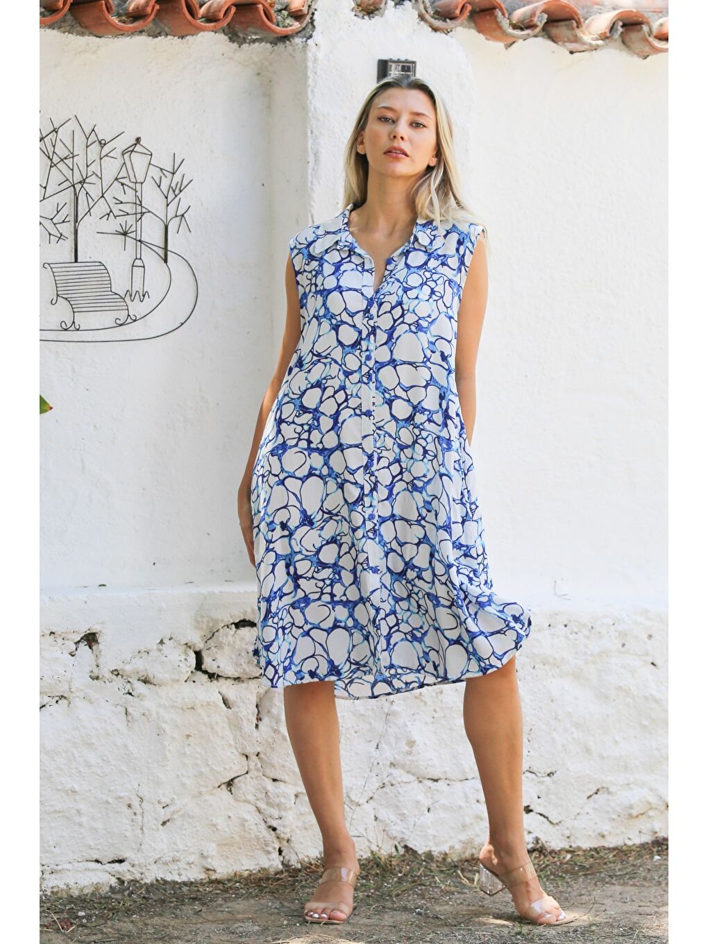 Beyaz-Mavi Gömlek Yaka Kolsuz Düğmeli Allover Baskılı Dokuma Casual Elbise-4