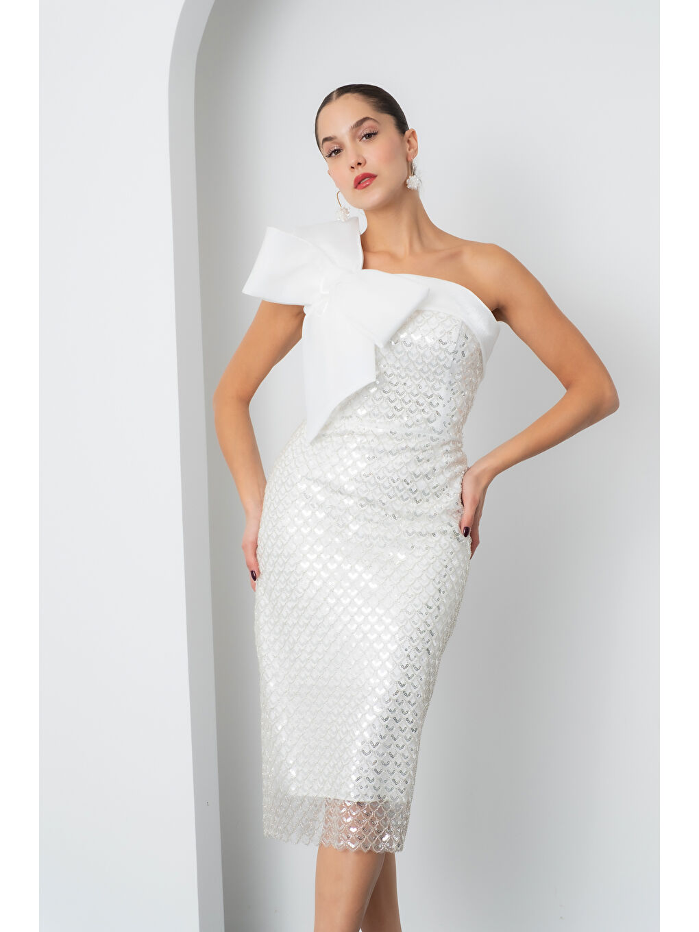 Kadın Beyaz Tek Omuz Boncuklu Midi Gece Elbisesi-1