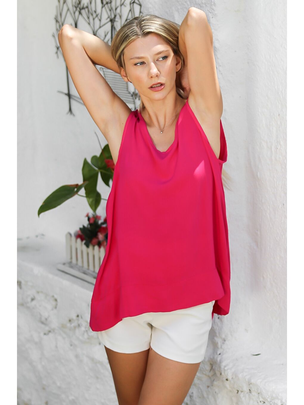 İtalyan Pembe Havuz Yaka Kolsuz Etek Ucu Oval Arkası Uzun Dokuma Casual Bluz-2