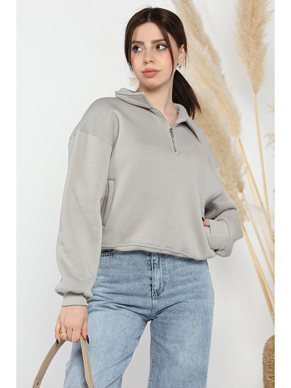 Gri Dik Yaka Yarım Fermuarlı Şardonlu Kadın Sweatshirt