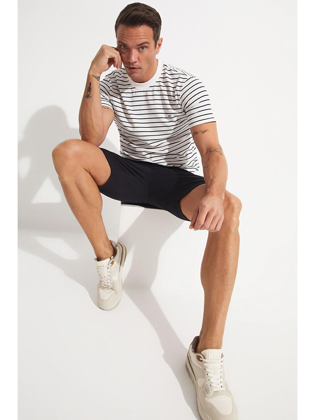 Beyaz Erkek Regular Fit Bisiklet Yaka Çizgili T-Shirt-2