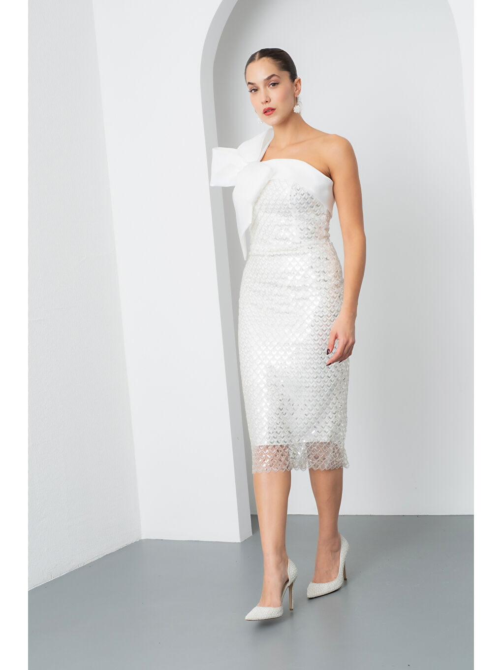 Kadın Beyaz Tek Omuz Boncuklu Midi Gece Elbisesi-2