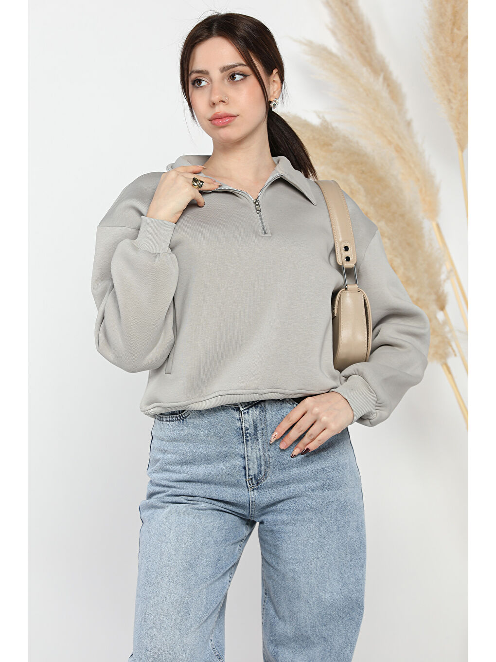 Gri Dik Yaka Yarım Fermuarlı Şardonlu Kadın Sweatshirt-1