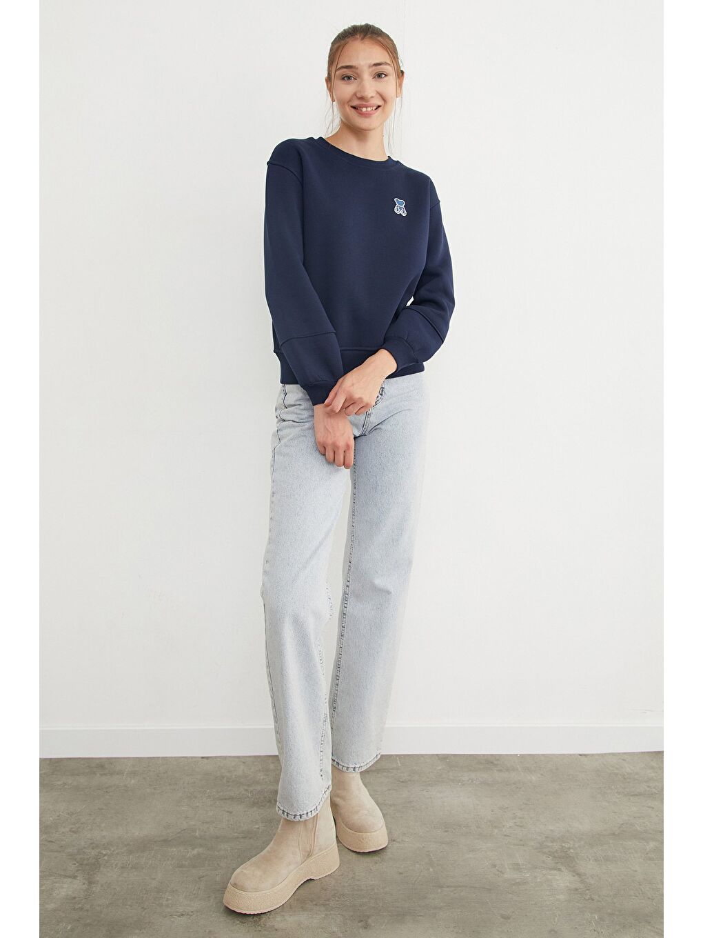 Lacivert 3 İplik Taş İşlemeli Ayıcık Nakışlı Sweatshirt-2