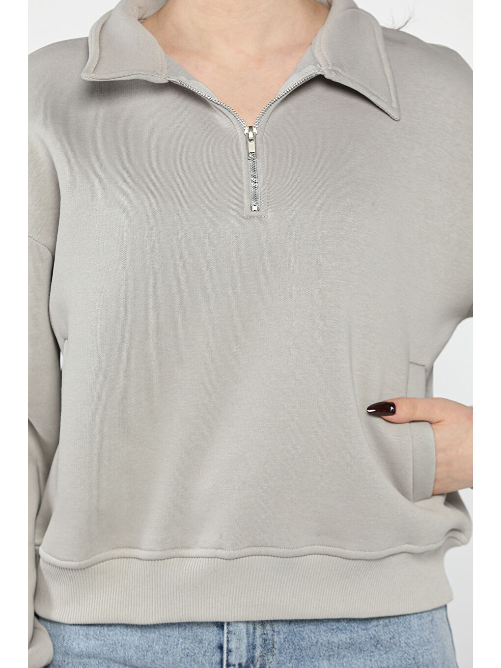 Gri Dik Yaka Yarım Fermuarlı Şardonlu Kadın Sweatshirt-3