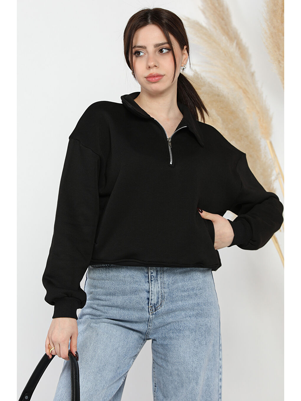 Siyah Dik Yaka Yarım Fermuarlı Şardonlu Kadın Sweatshirt-1