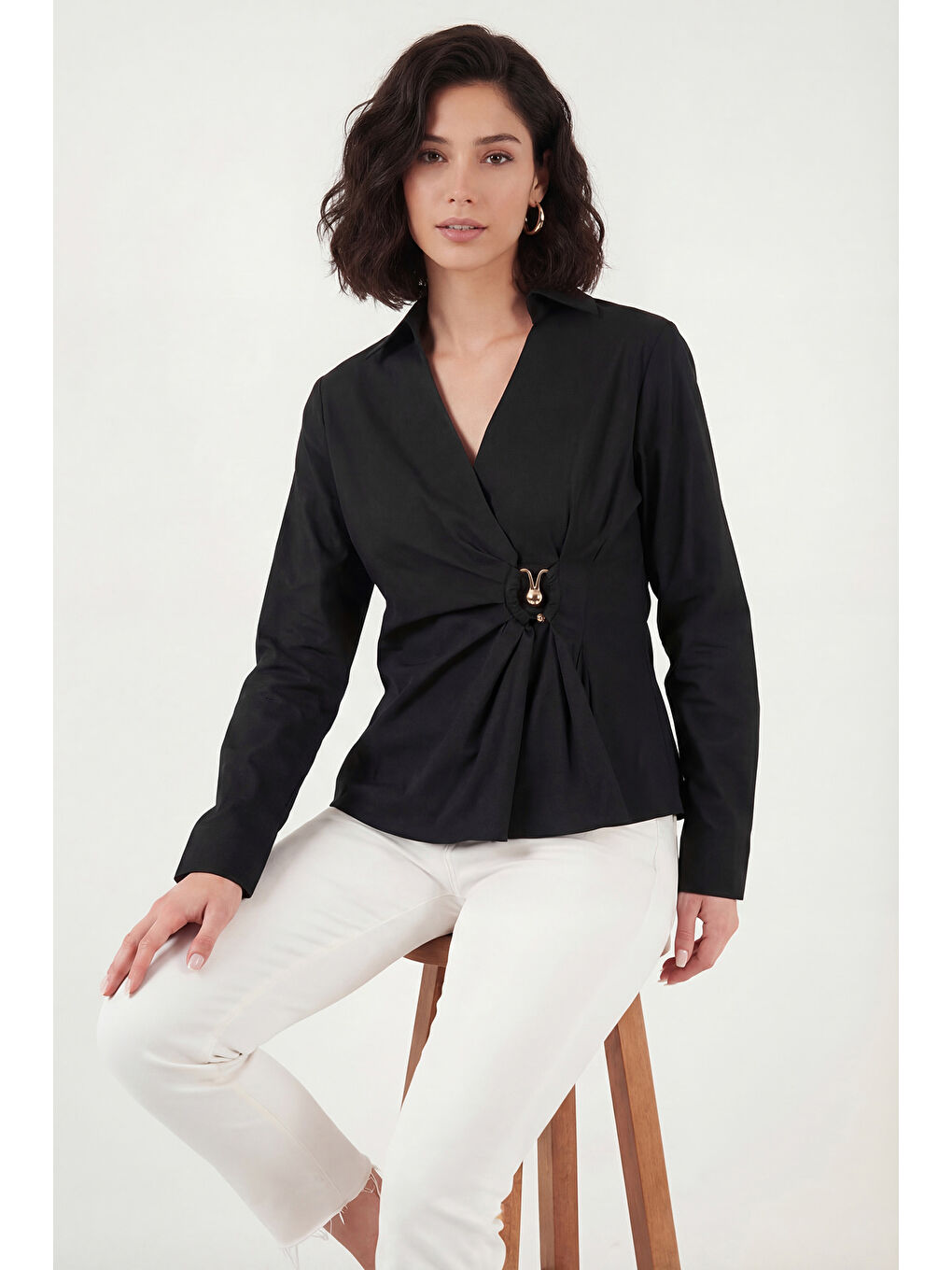 Siyah % 100 Pamuk Slim Fit Toka Detaylı Uzun Kollu Kadın Gömlek 6778317-3