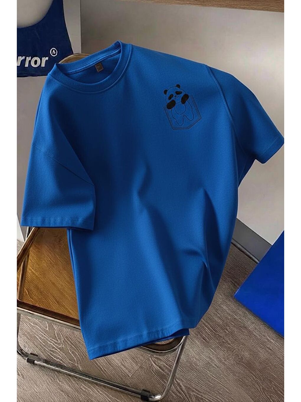 Mavi Cepte Panda Baskılı Oversize Unisex Pamuklu Tişört Battal Büyük Beden Tshirt