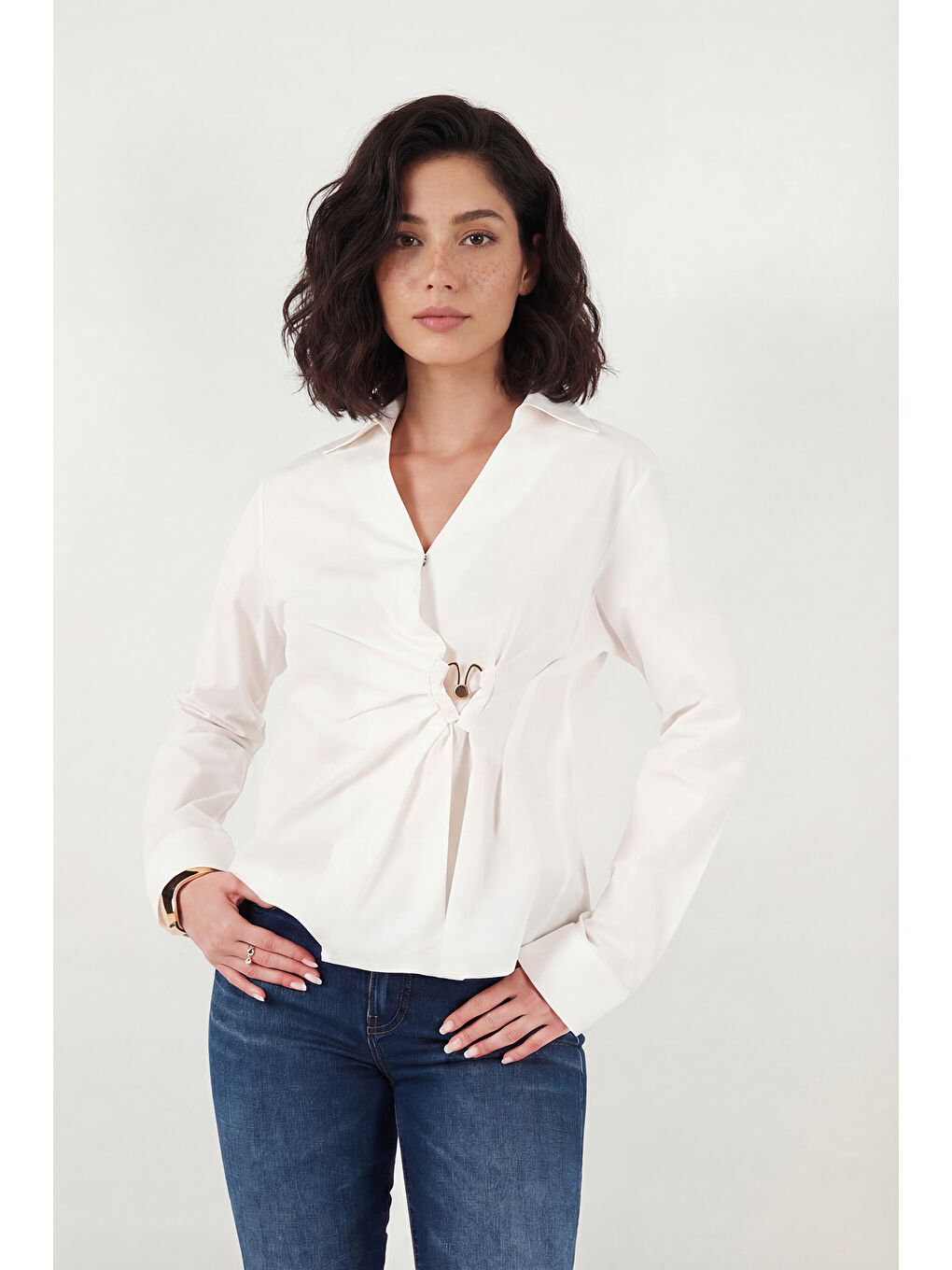 Beyaz % 100 Pamuk Slim Fit Toka Detaylı Uzun Kollu Kadın Gömlek 6778317-2