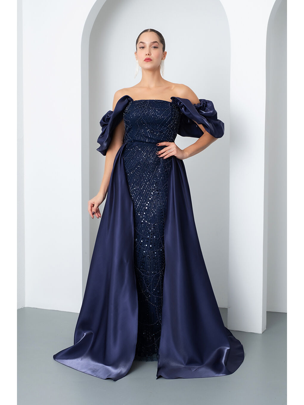 Kadın Lacivert Kayık Yaka Saten Kuyruklu Uzun Boncuklu Abiye-1